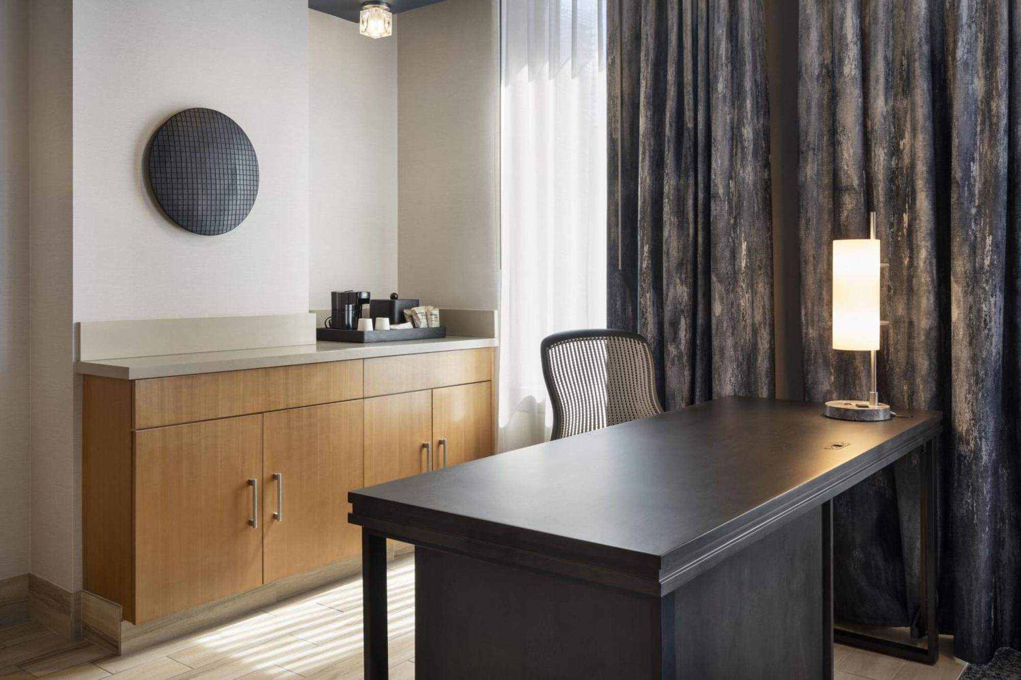 Courtyard By Marriott Angeles L.a. Live Hotel 3*
