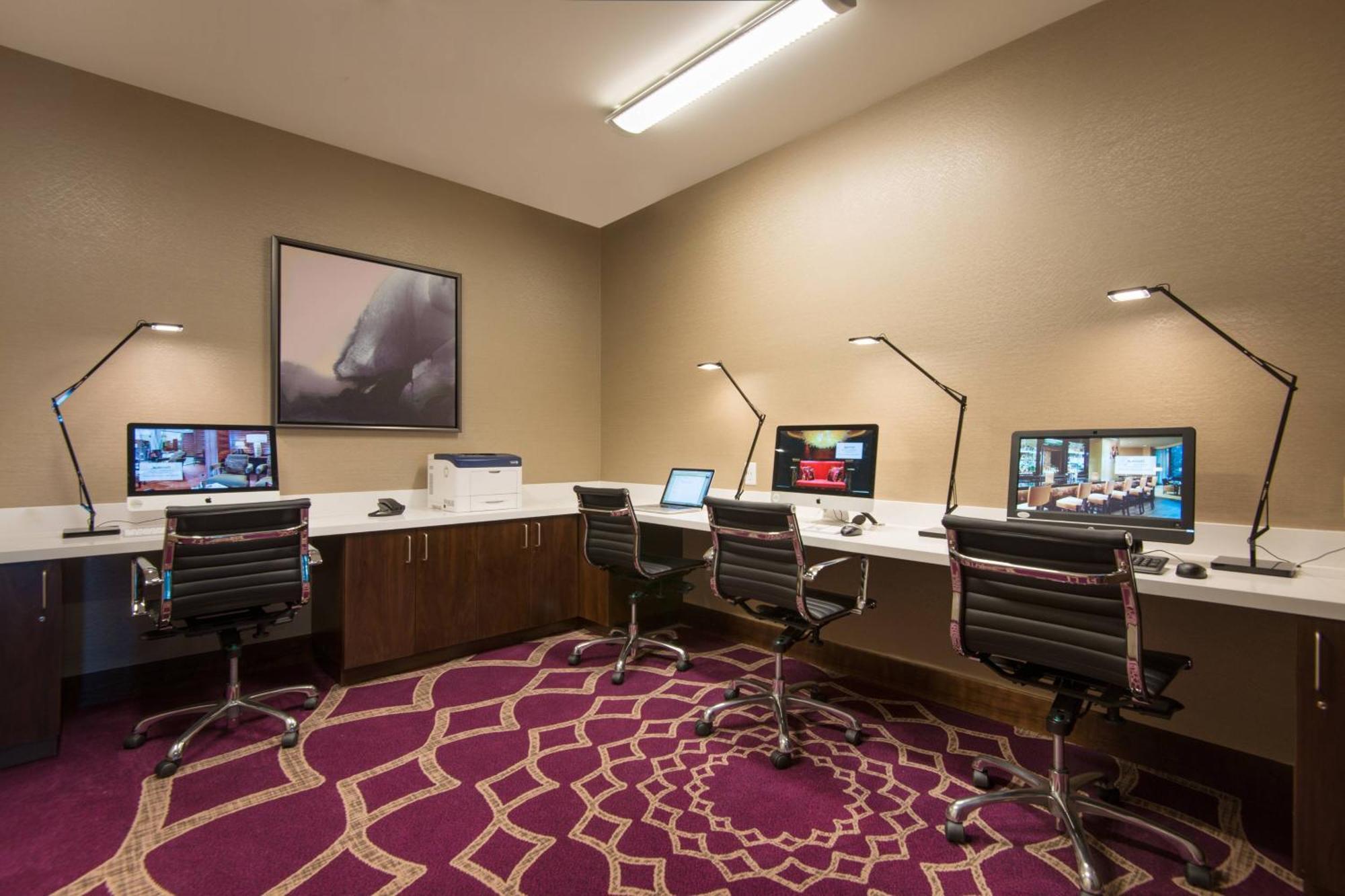Courtyard By Marriott Angeles L.a. Live Hotel 3*